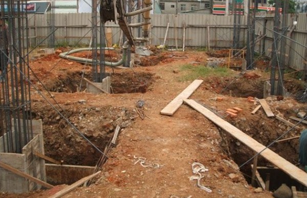 鄉(xiāng)村自建房,挖個坑插點(diǎn)鋼筋就算基礎(chǔ)?老包工頭忍不住笑了(圖2) 鄉(xiāng)村自建房,挖個坑插點(diǎn)鋼筋就算基礎(chǔ)?老包工頭忍不住笑了(圖2)