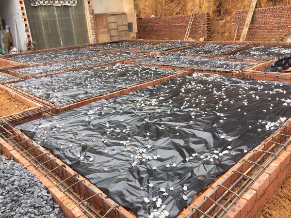 鄉(xiāng)村自建房,挖個坑插點(diǎn)鋼筋就算基礎(chǔ)?老包工頭忍不住笑了(圖3) 輕鋼別墅房屋基礎(chǔ)