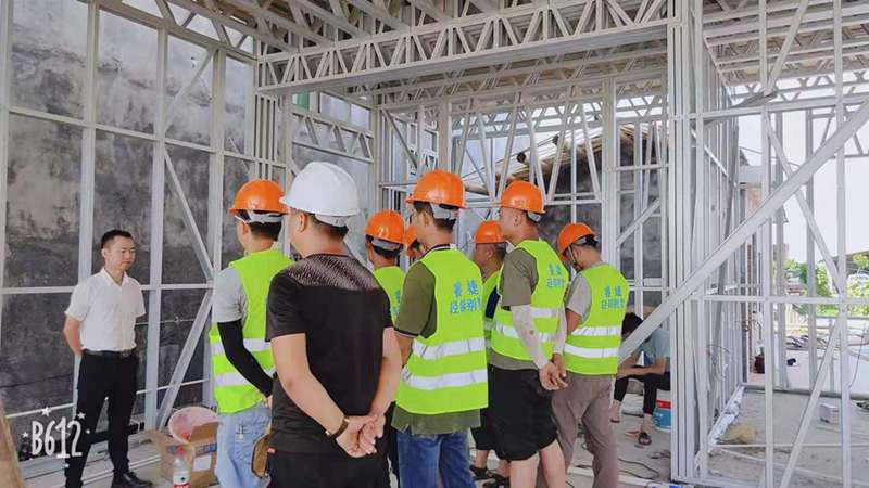 睿婕輕鋼別墅 一個沒有套路和陷阱的大型品牌 行業的獨角獸(圖3) 睿婕輕鋼別墅施工團隊