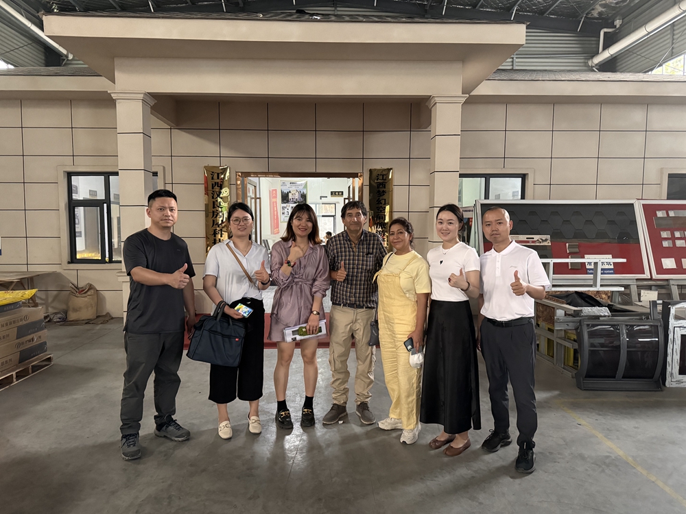厄瓜多爾建筑商考察睿婕工廠：輕鋼別墅出口南美，合作前景廣闊！