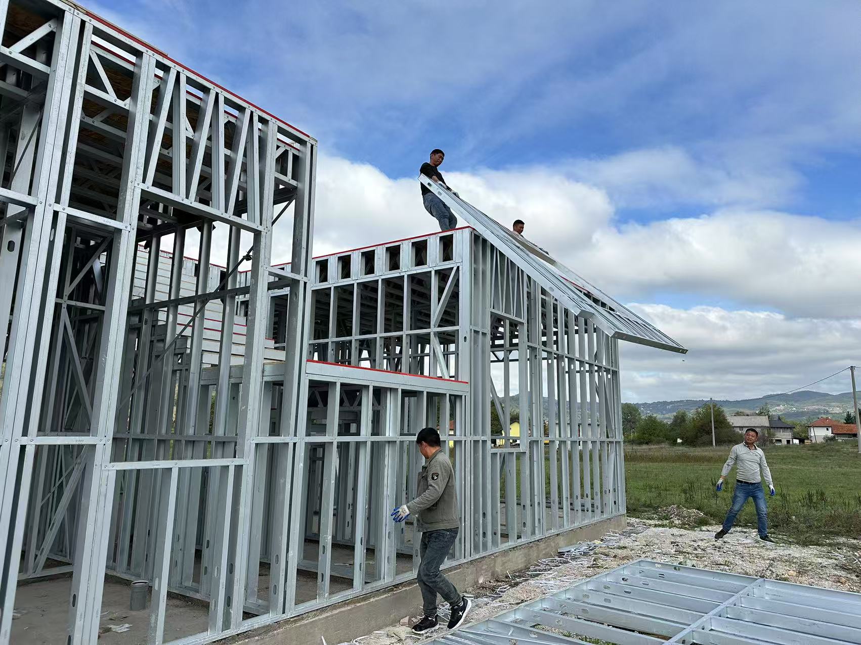 投入到使用中的輕鋼龍骨 投入到使用中的輕鋼龍骨