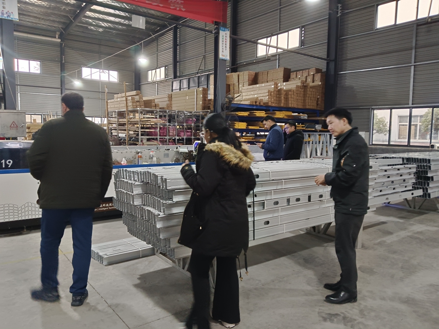 睿捷輕鋼別墅生產(chǎn)基地內(nèi)部